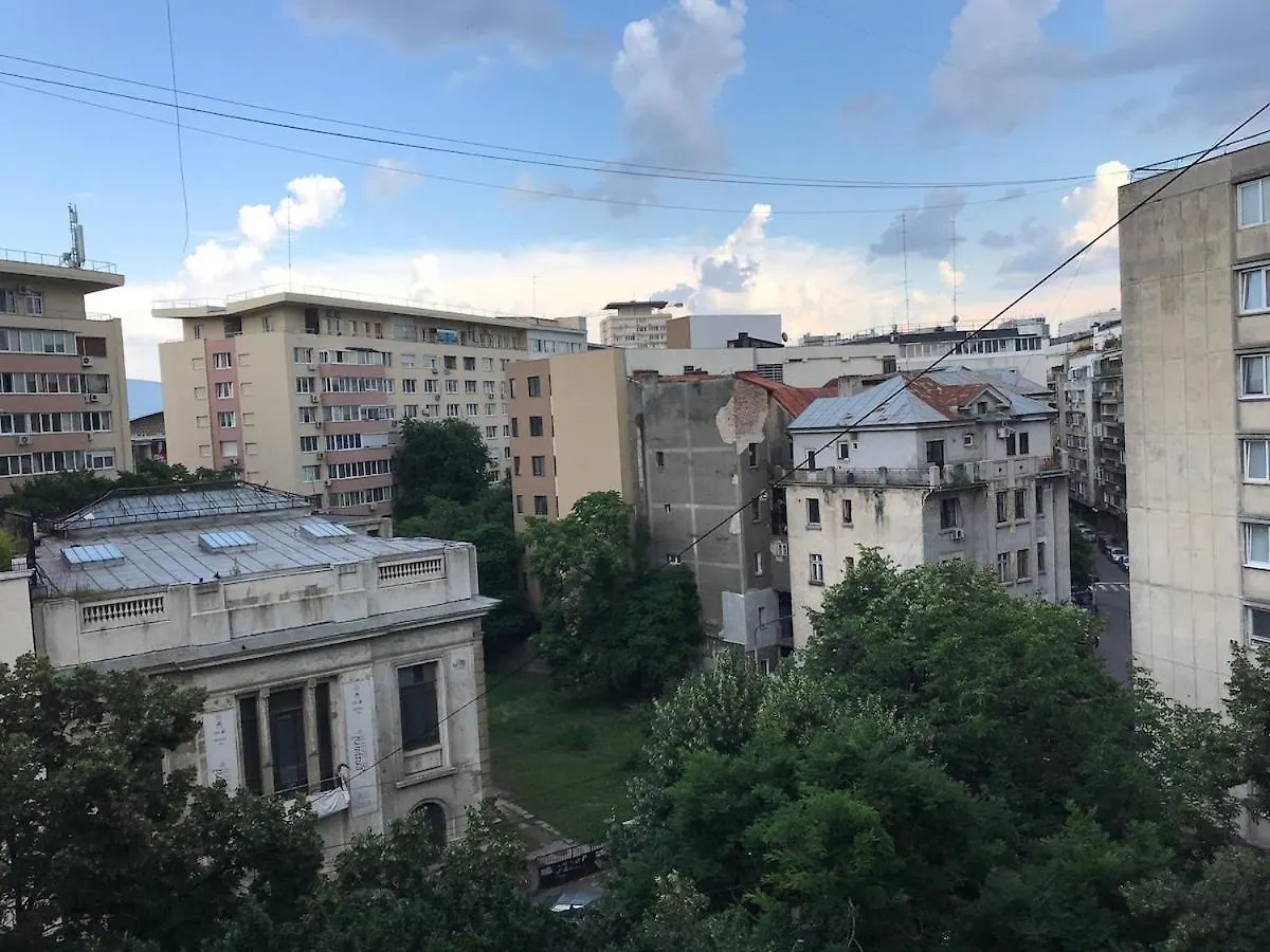 Cozy Apartament In City Centre By The Park Bucharest Romania