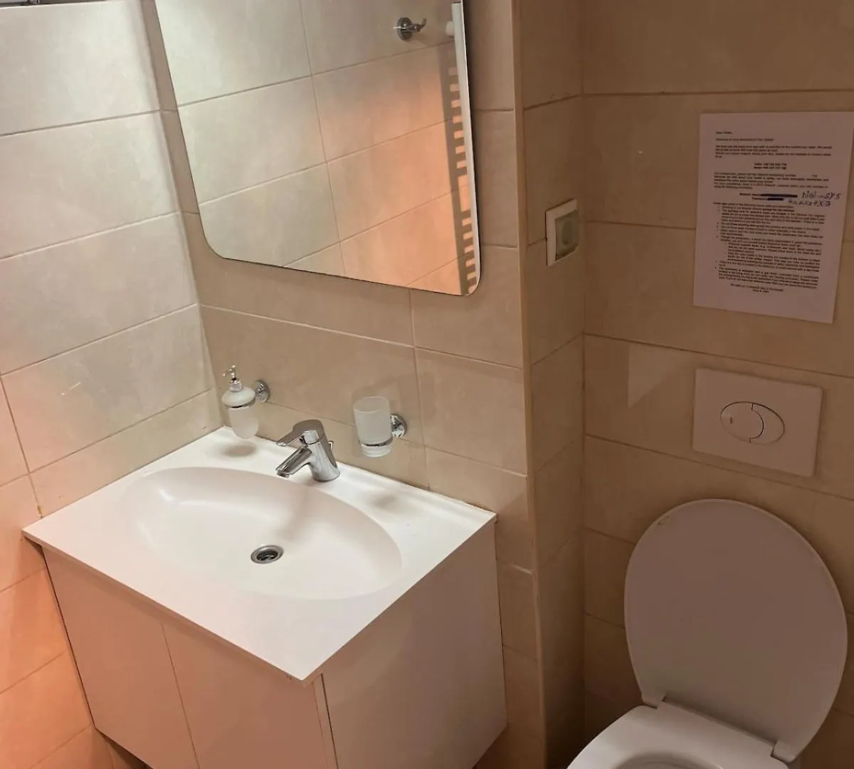 Cozy Apartament In City Centre By The Park Bucharest Romania